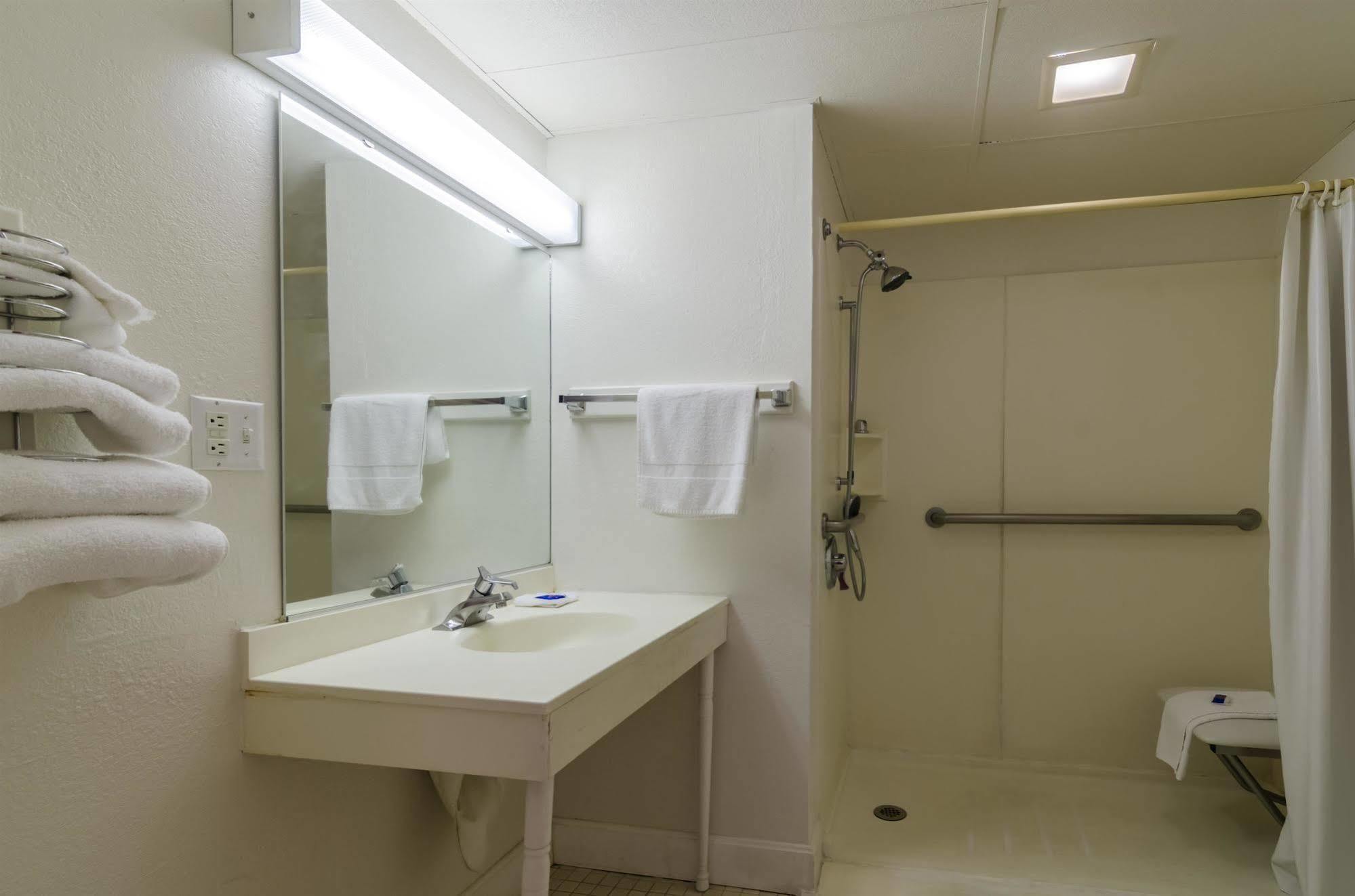 Rodeway Inn Emporia Luaran gambar